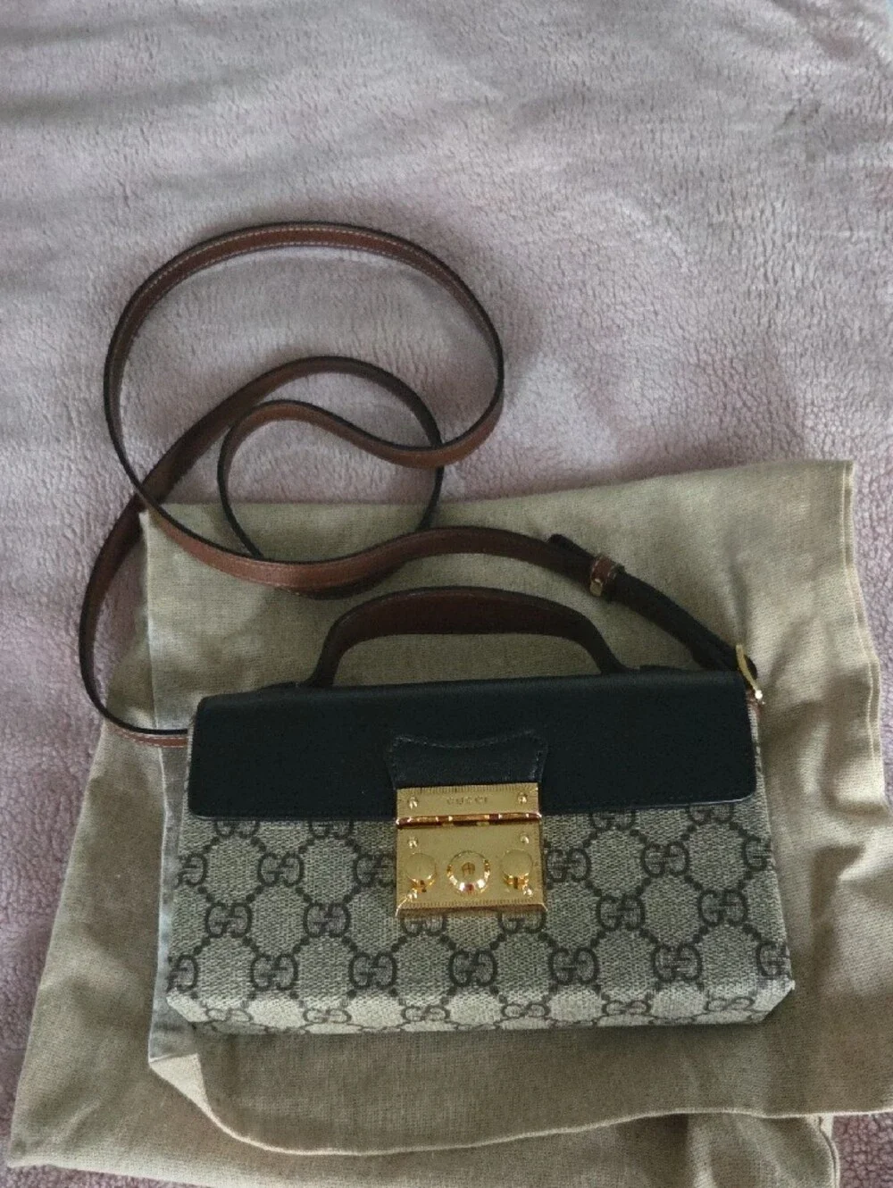 Gucci satchel signature